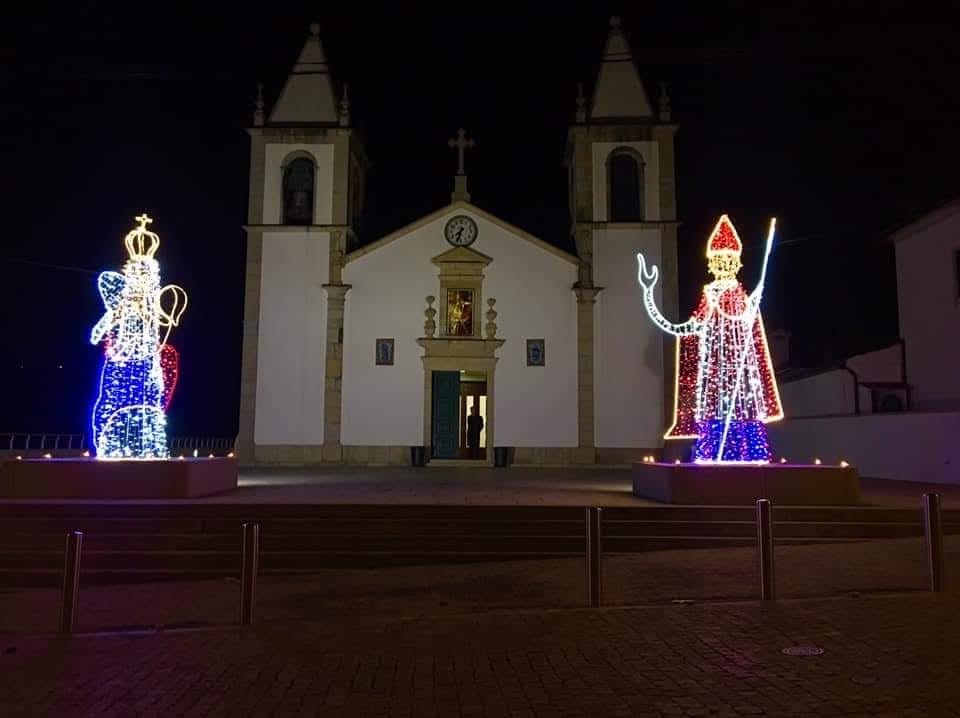 Figura de santo popular iluminada em LED para festa religiosa